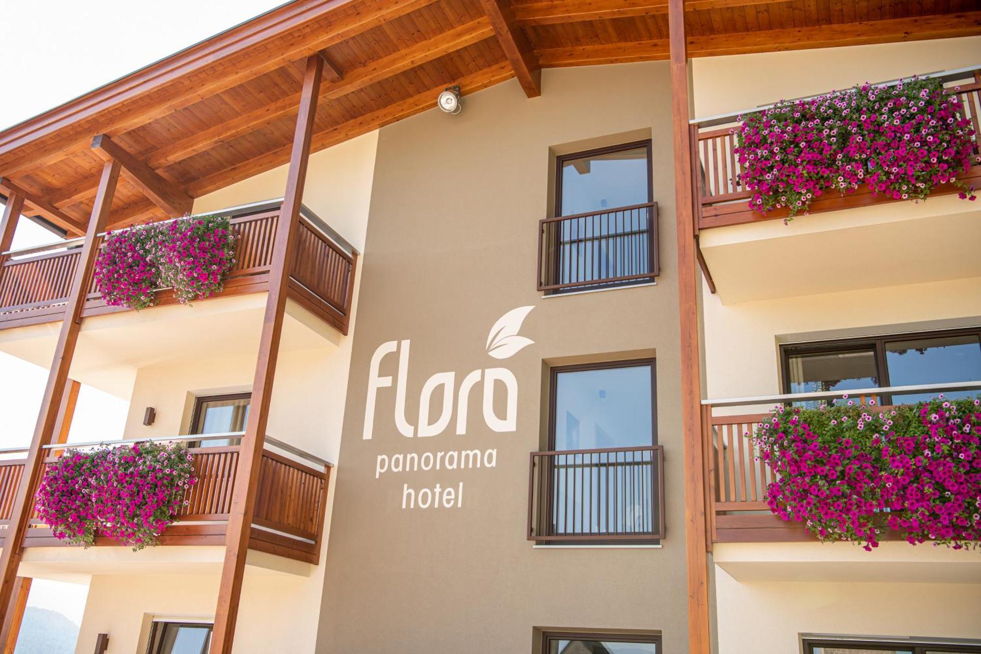 Panorama Hotel Flora Villandro Exteriör bild